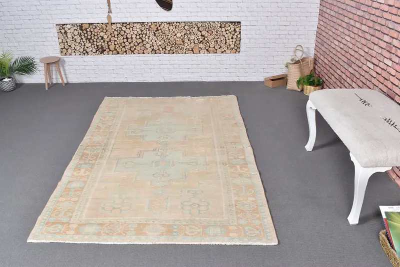 Elegant Beige Rug, 130x200 cm Solid Comfort