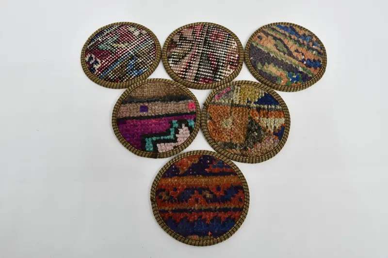 Elegantes posavasos naranjas y rojos, juego de posavasos de alfombra premium