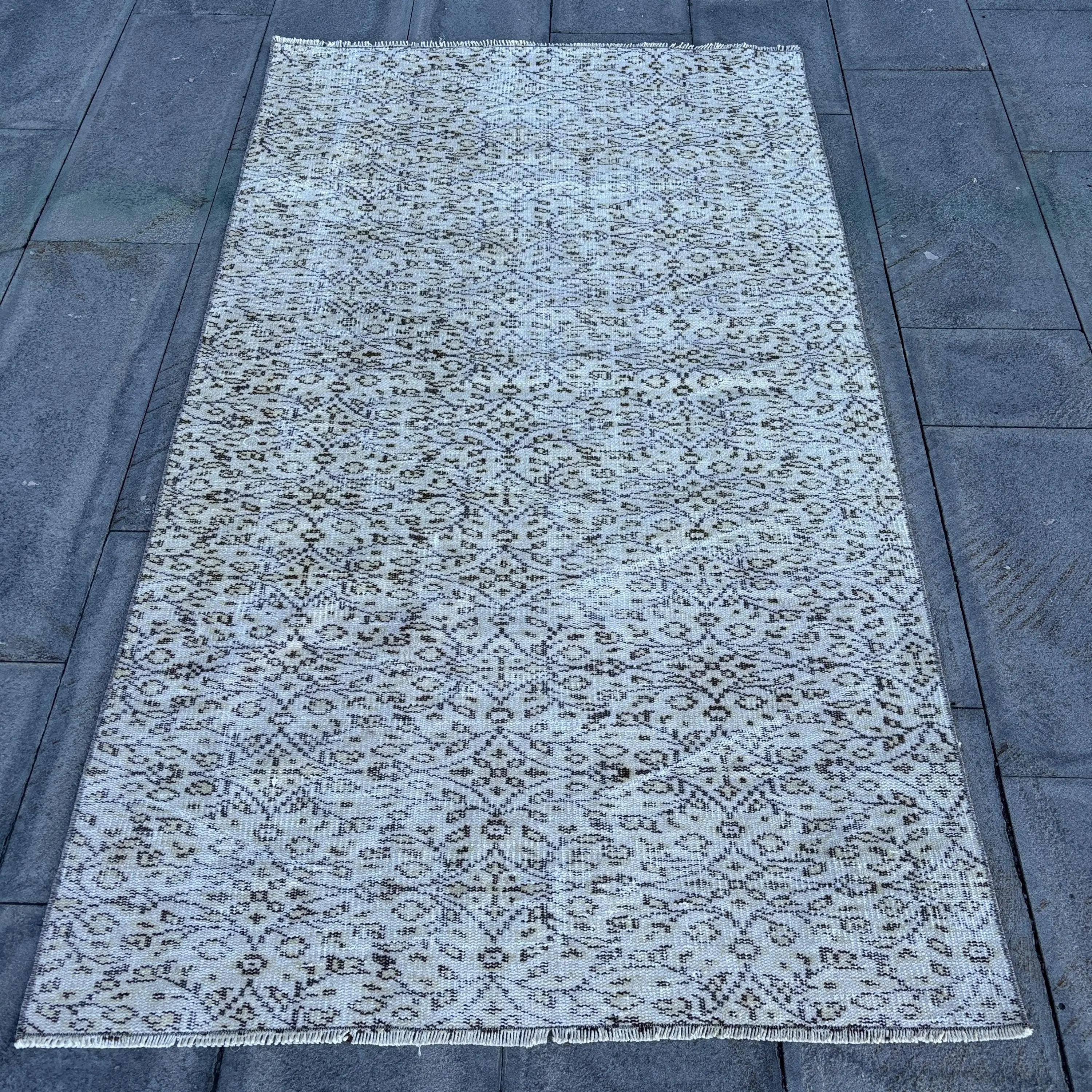 Türk Vintage Vurgulu Halı 3,6x6,4 ft (110x194 cm), Gri Halı - 1