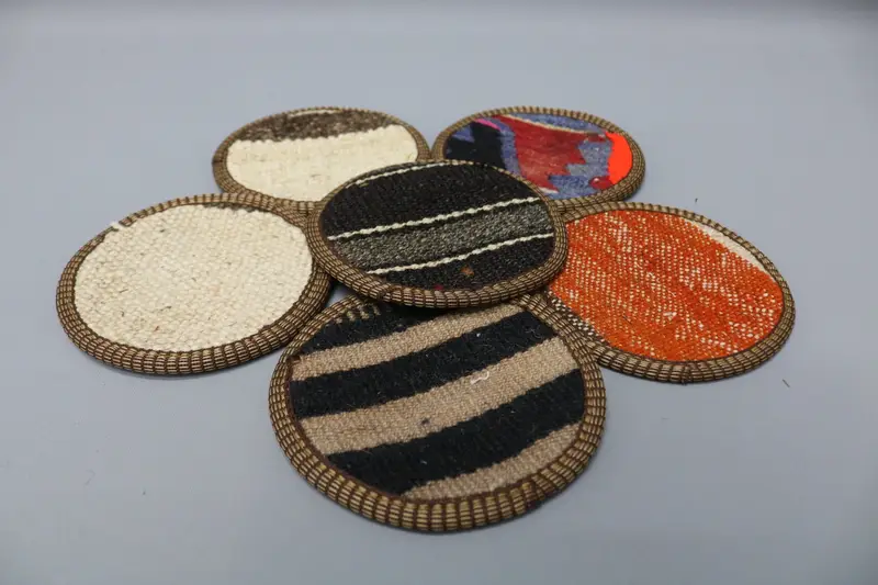 Beyaz & Kahverengi Bohem Yuvarlak Bardak Altlığı, Kaymaz Masa Pedi