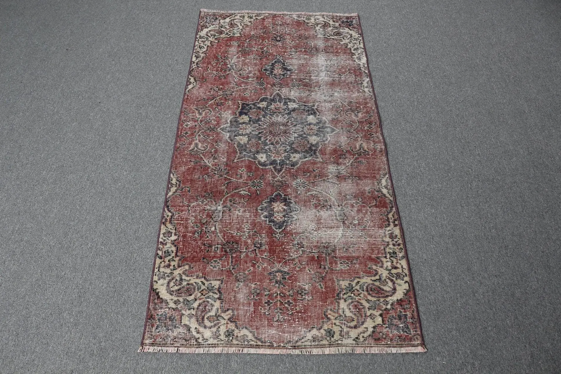Vintage 6x2,5 ft Teppich, türkischer kleiner Teppich, roter Karoteppich - 1