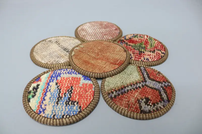 赤と青銅のコースター、耐久性がありスタイリッシュなテーブルコースター