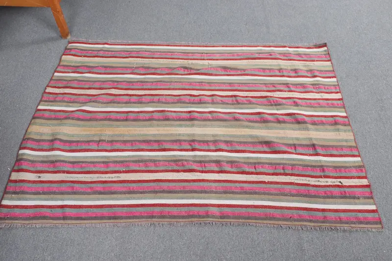 Green Ikat Rug, 4.9x3.4 ft with Pink Accents