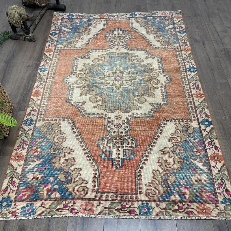Canlı Turuncu Halı, 4,5x6,9 ft Çiçek ve Geometrik Tasarım