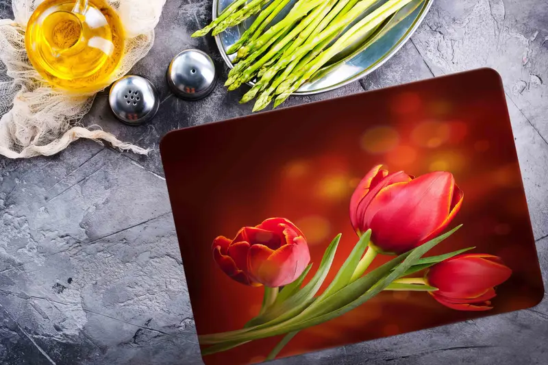 モダンなレッドチューリップガラスまな板、安全で衛生的なキッチンの必需品