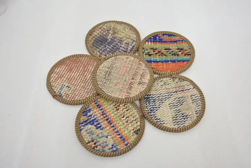 ブルーとオレンジのキリムコースター、丈夫でスタイリッシュなコースター