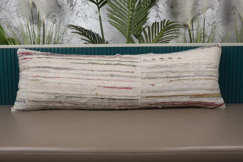 Handgefertigtes Patchwork-Wurfkissen in Beige und Grau, 16 x 48 besticktes Kissen