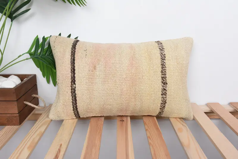 Beige & braun gestreiftes Wurfkissen, 12x20 handgemachtes Kissen