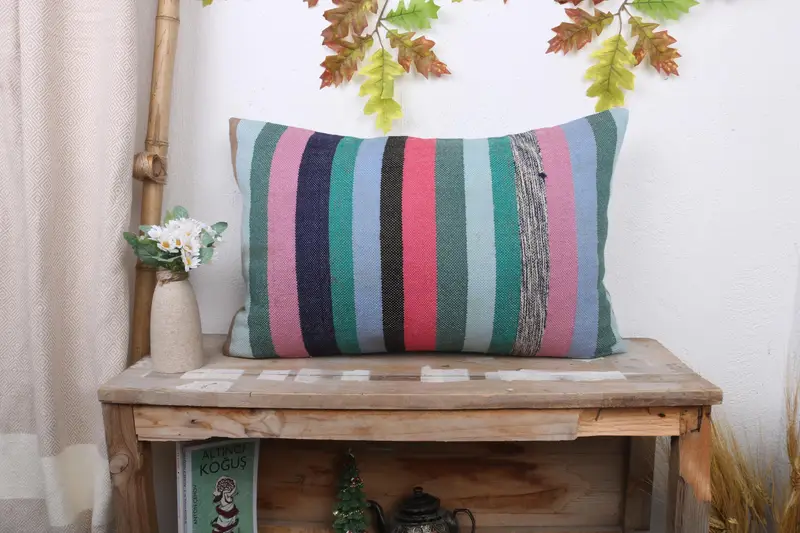 Yeşil & Pembe Çizgili Yastık, 16x24 Nakışlı Kırlent