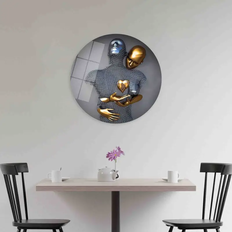 モダンで豪華なシルバーキャンバス: ゴールドハートのハグカップル