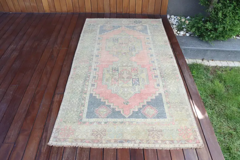 Vintage Türk Halısı 3,6x6,5 ft (110x199 cm), Oushak Kırmızı Bitki ve Ağaç Halısı - 1