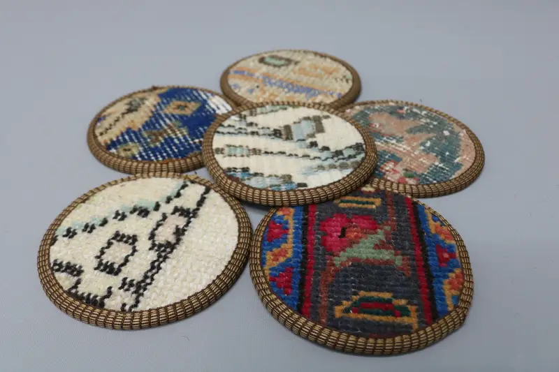 Böhmischer runder Untersetzer in Blau und Beige, einzigartiger böhmischer Untersetzer