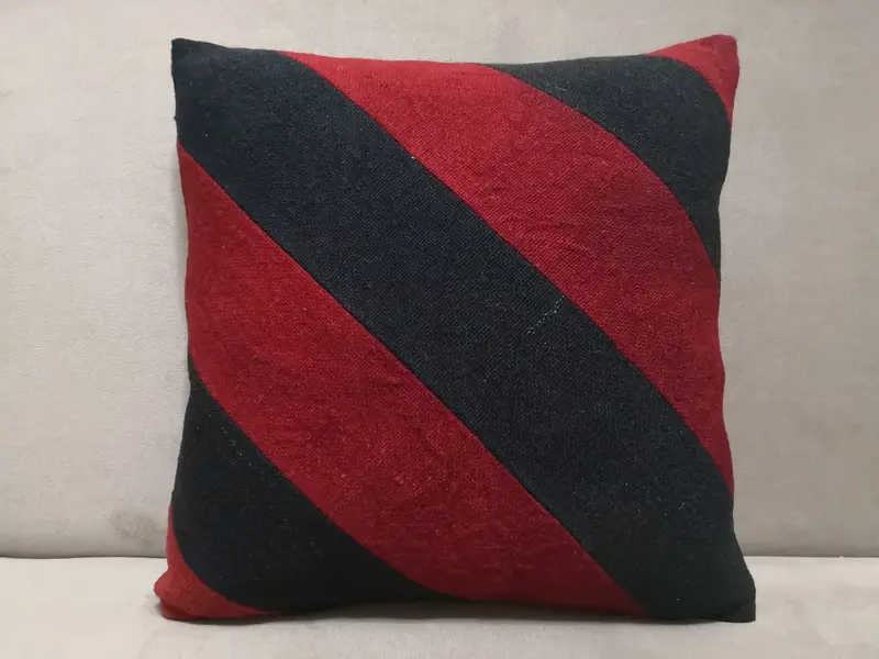 Rot-schwarzes Patchwork-Wollwurfkissen, 16x16 Zoll Vintage-Kissen