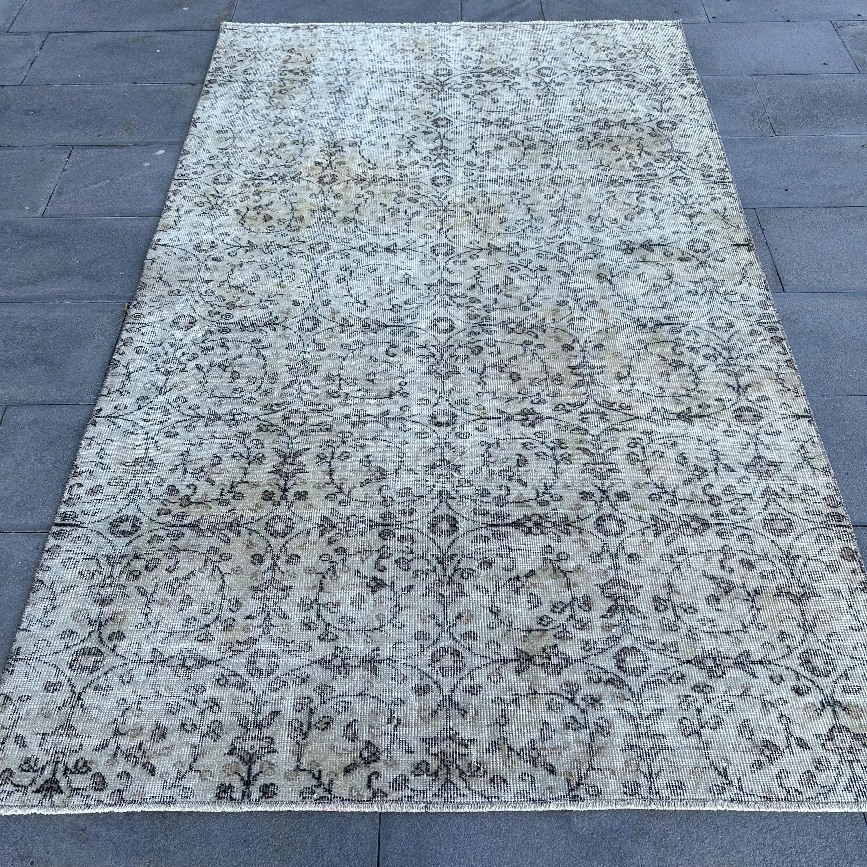 Vintage Rug, 4.6x7.5 ft Turkish Rug, Gray Polka dot Wool Rug - 1