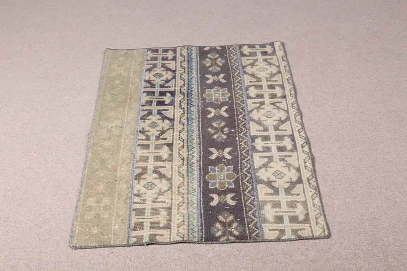 Elegant Beige Oriental Rug, 2.5x3.6 ft Beige & Brown