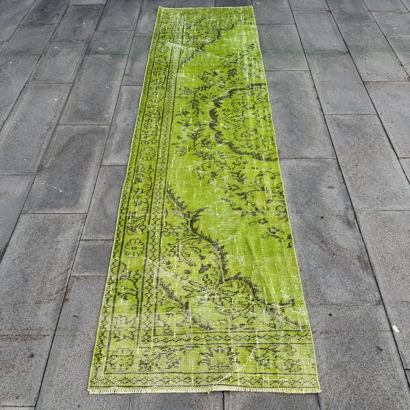 エレガントなグリーンのモロッコ風ラグ、2.5x9.4フィートのシックな装飾