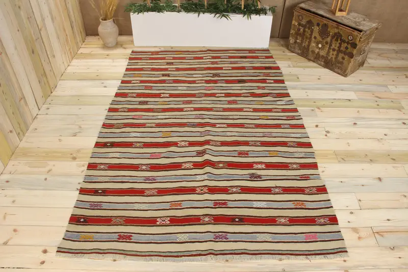 Handgefertigter Teppich in Rot und Blau, 0,5 x 8,4 Fuß, gestreift, geometrisch