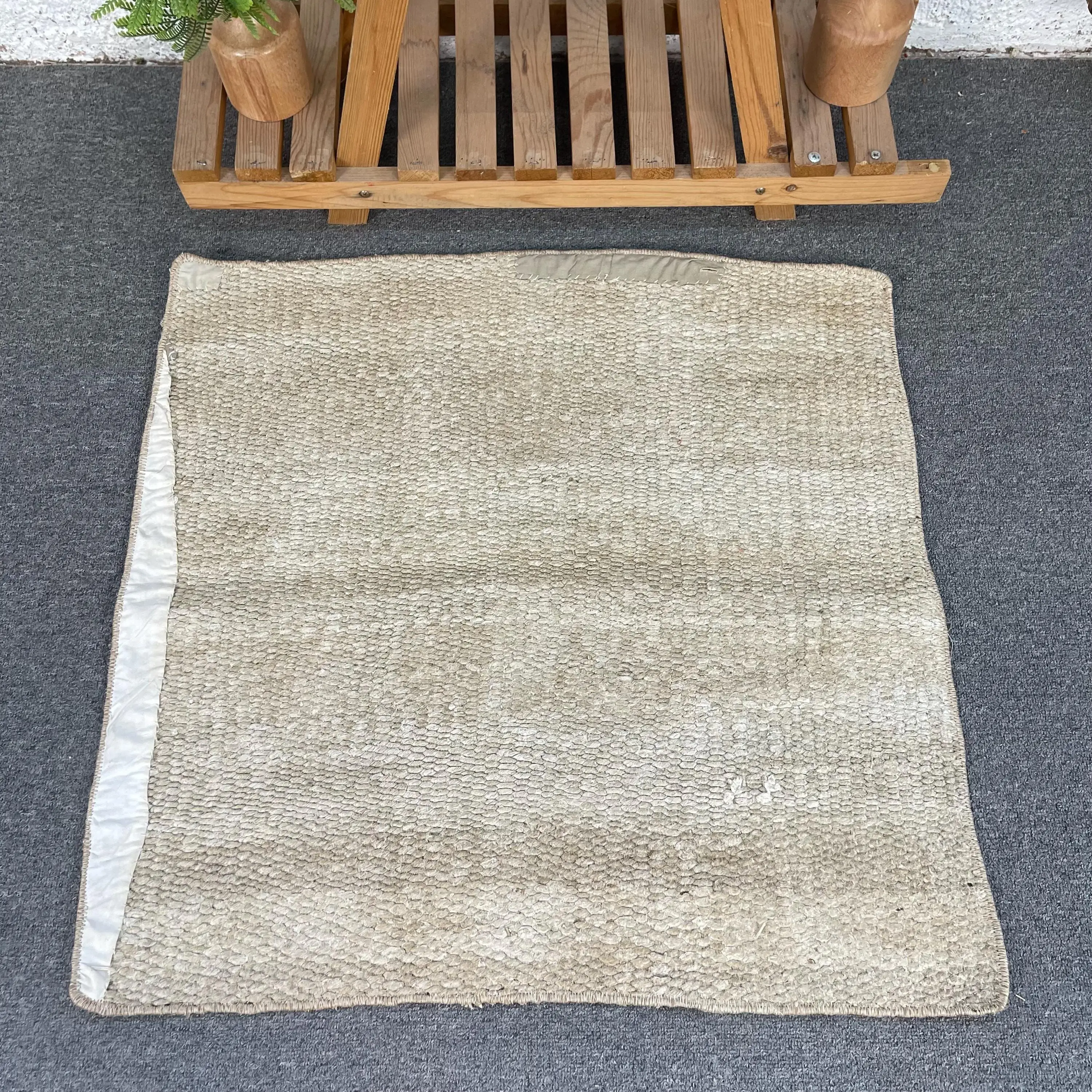 Turkish Small Rug 2.4x2.4 ft (74x73 cm), Vintage Gray Polka dot Wool Rug - 1