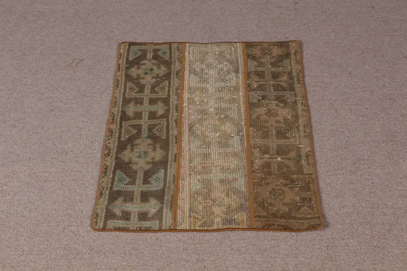 1,8x2,4 ft Brown Green Rug, Polka Dot Pattern