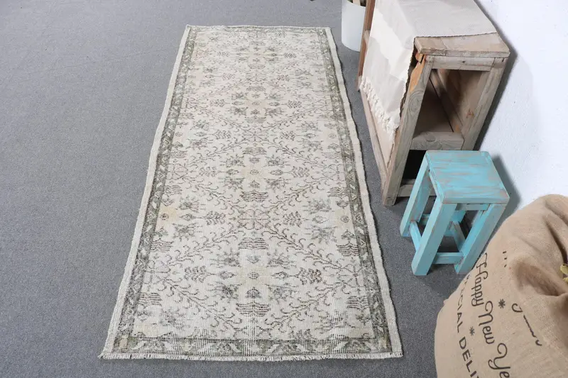 Elegant Beige Southwestern Rug, 2.7x6.3 ft with Green Accents