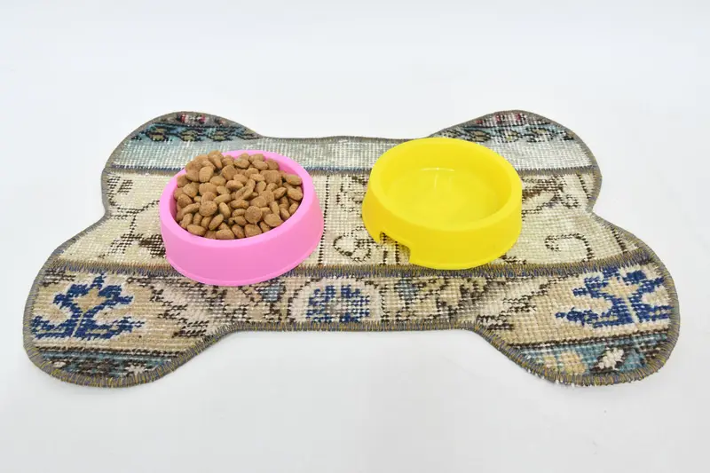 Gri & Bronz Kilim Pet Mat, Emici ve Su Geçirmez Besleme Pedi