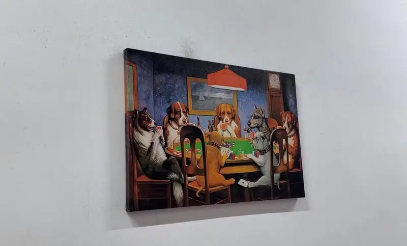 エレガントなキャンバス: ゲームルームの雰囲気でポーカーをする犬