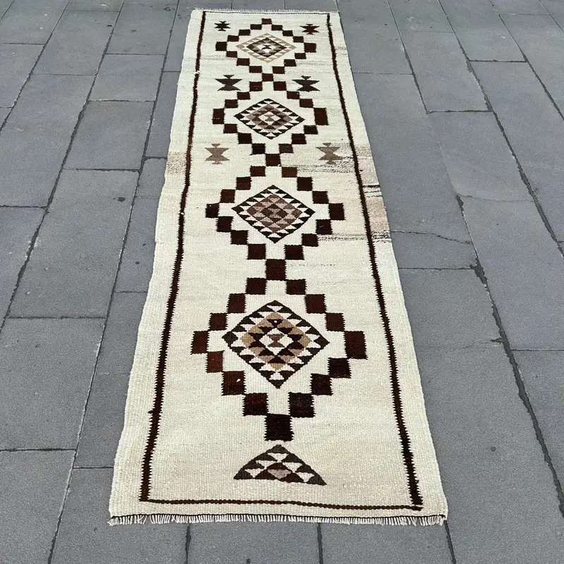 Elegant Beige Floral Rug, 2,7x9,1 ft Chic Decor