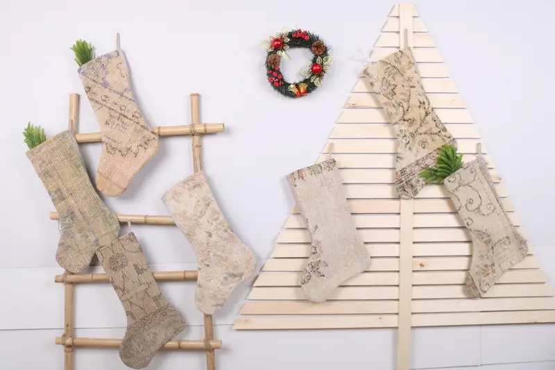 Şenlikli 22 İnç Noel Çorabı, Süs Desenli Tatil Dekoru