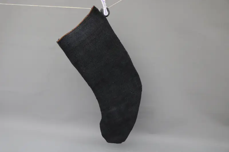 Elegante adorno navideño negro, decoración festiva