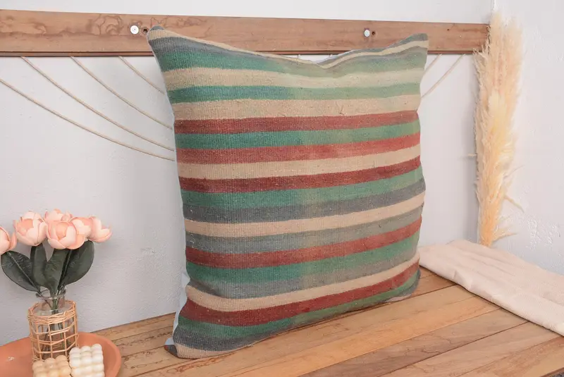 Almohada bordada de rayas verdes y rojas, almohada versátil de 32x32