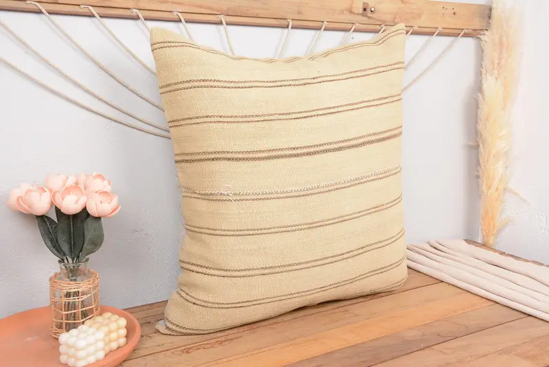 Beige & braun gestreiftes Kissen, handgefertigtes besticktes Kissen