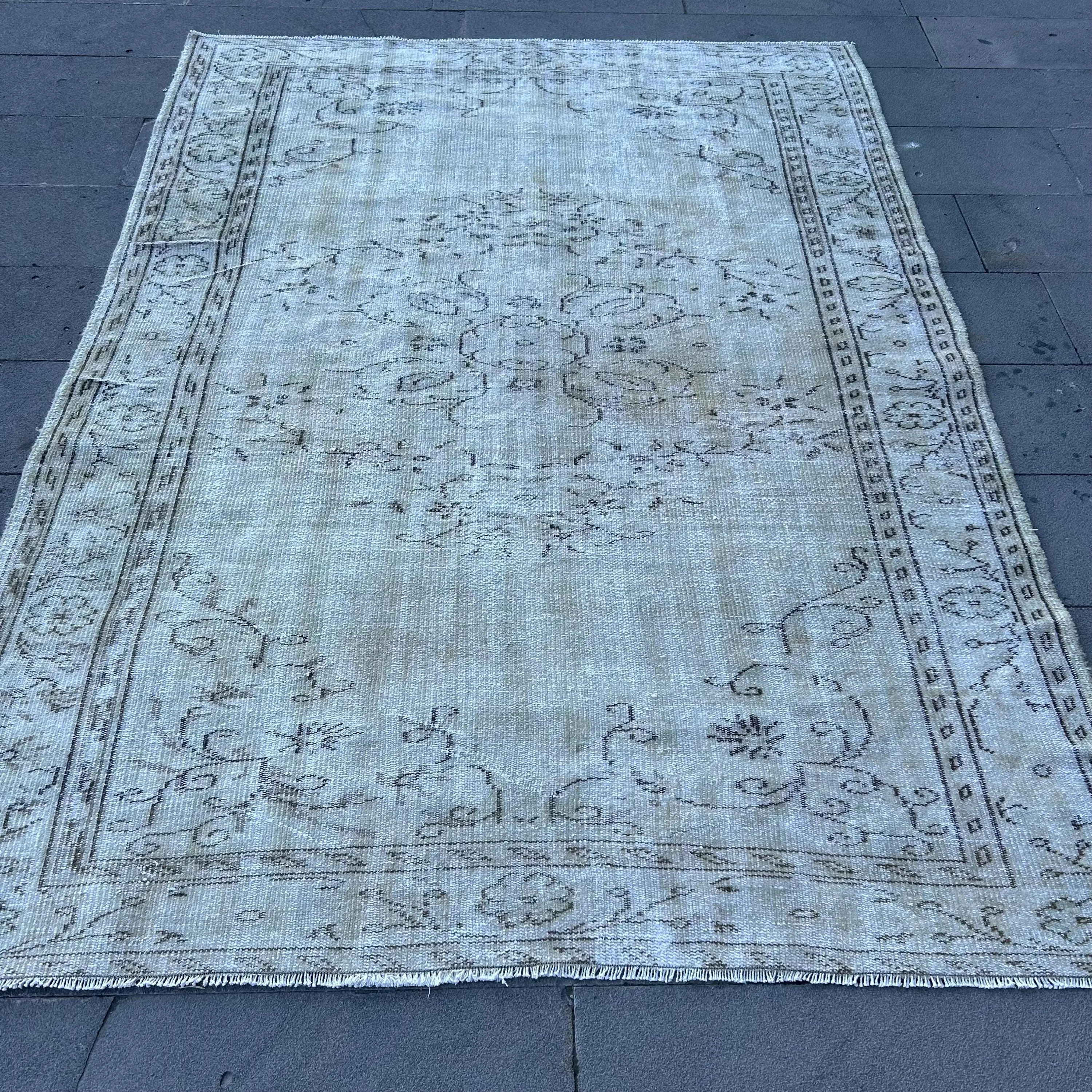 Vintage Türk Halısı 5.9x8.4 ft (180x255 cm), Gri Siyah Hayvan Baskı Halı - 1