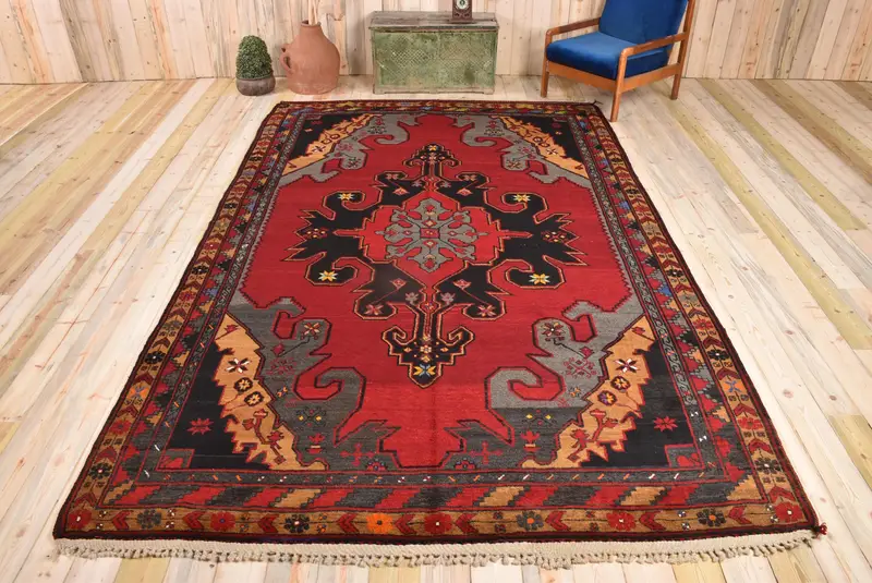 Red Rug, 7,6x11,9 ft Solid Pattern with Black Accents