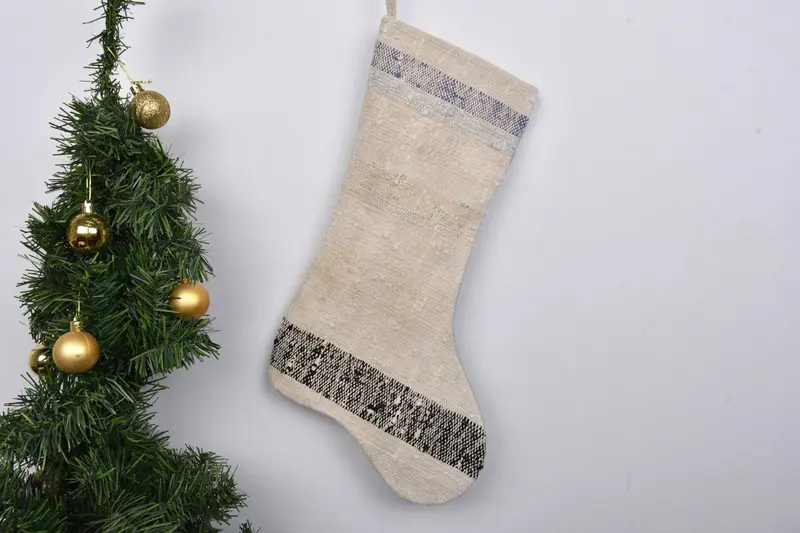 お祝いのクリスマスオーナメントパターン、幅7インチのホリデーストッキング