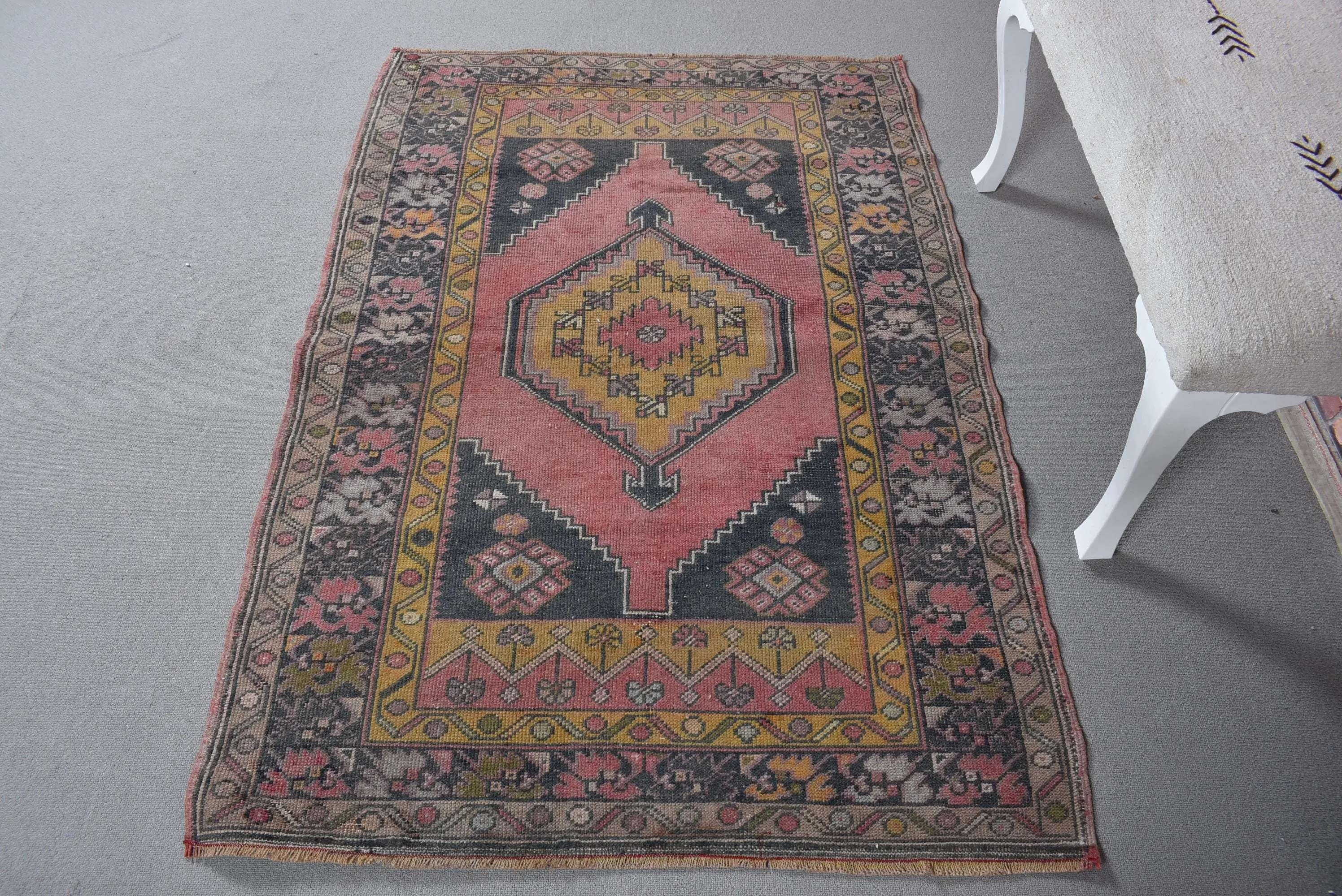 Vintage Halı, 3.6x5.4 ft Türk Halısı, Kırmızı Siyah Yün Halı - 1