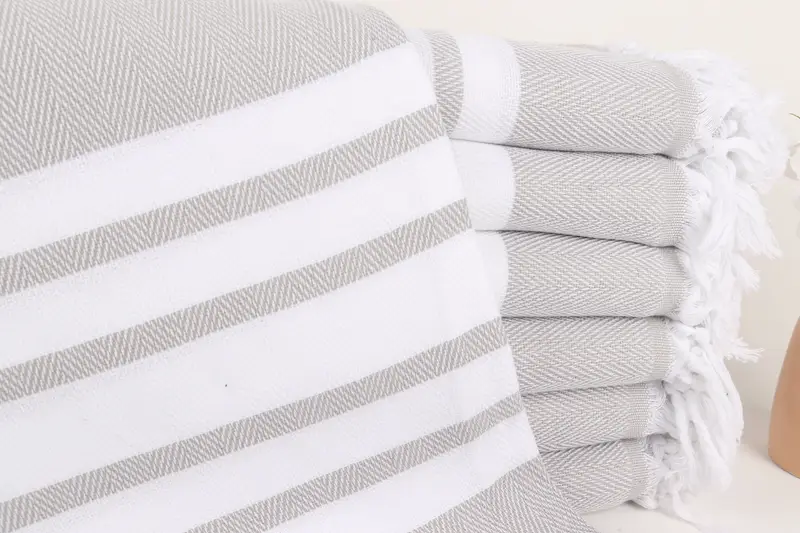 İşlemeli Plaj Havlusu Türk Pamuğu Açık Gri Chevron, 36x67 İnç