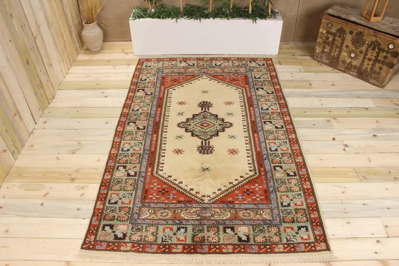 Handmade Beige & Green Rug, 4x7.5 ft Geometric Floral