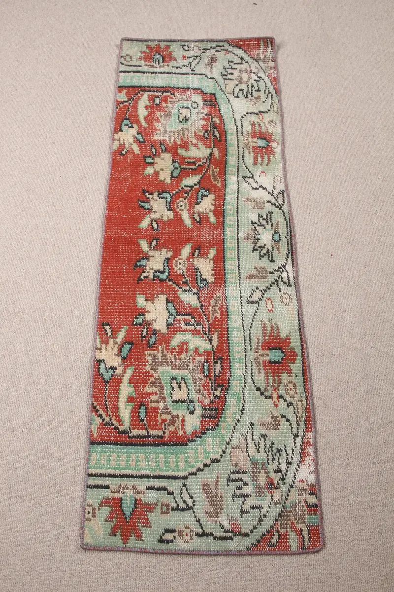 Red Persian Rug, 1,6x4,9 ft with Green Accents