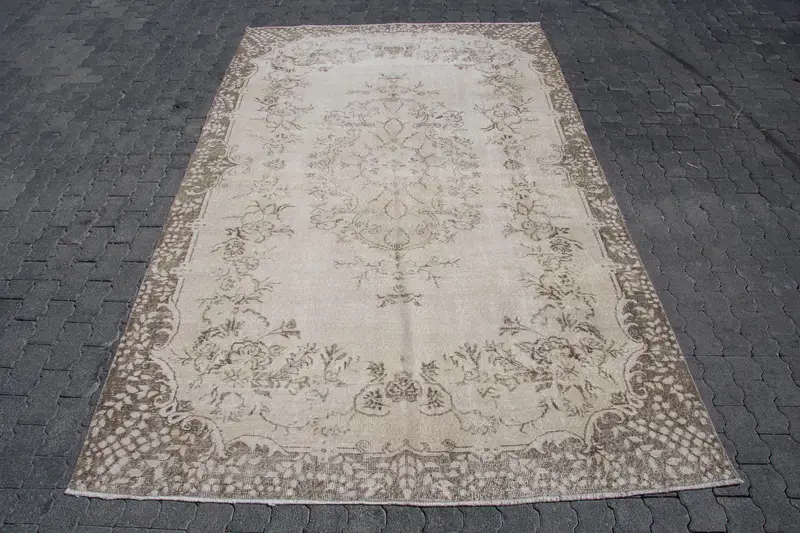 Vintage Turkish Rug, 6.6x10.4 ft Oushak Rug, Gray Large Floral Rug - 1