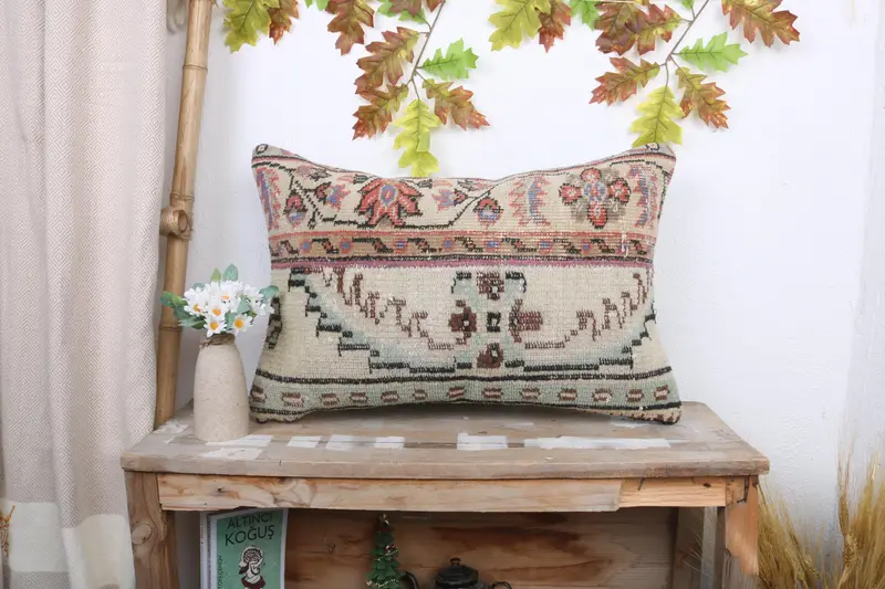 Almohada bordada floral verde y marrón, almohada de lanzamiento vintage hecha a mano