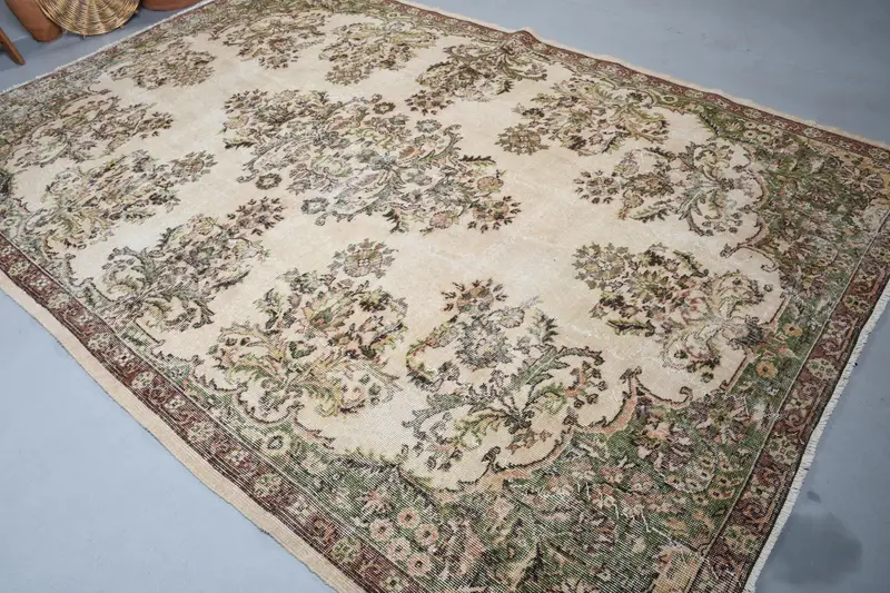 Vintage Teppich, Übergröße 7,1x10,6 ft türkischer Teppich, grün umrandeter Wollteppich - 1
