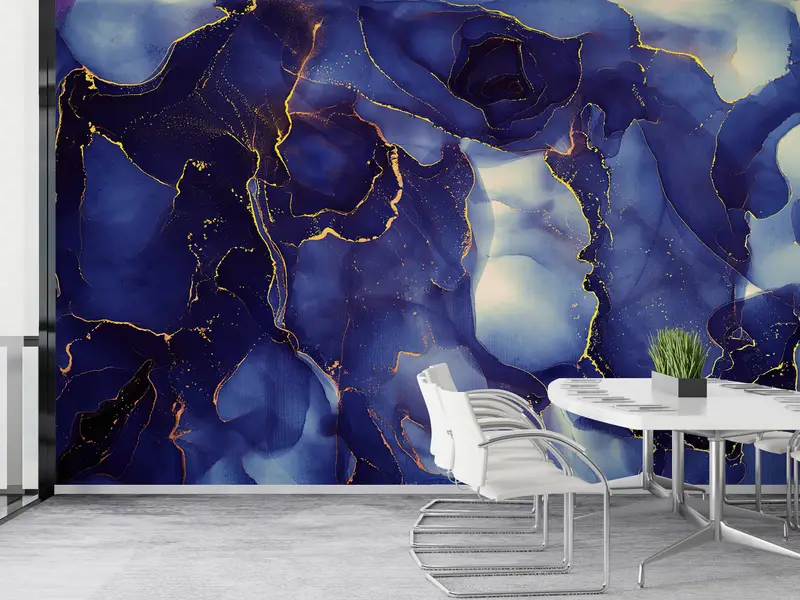 Elegant bedruckte Luxus-Marmortapete: Schimmerndes Gold und Lila