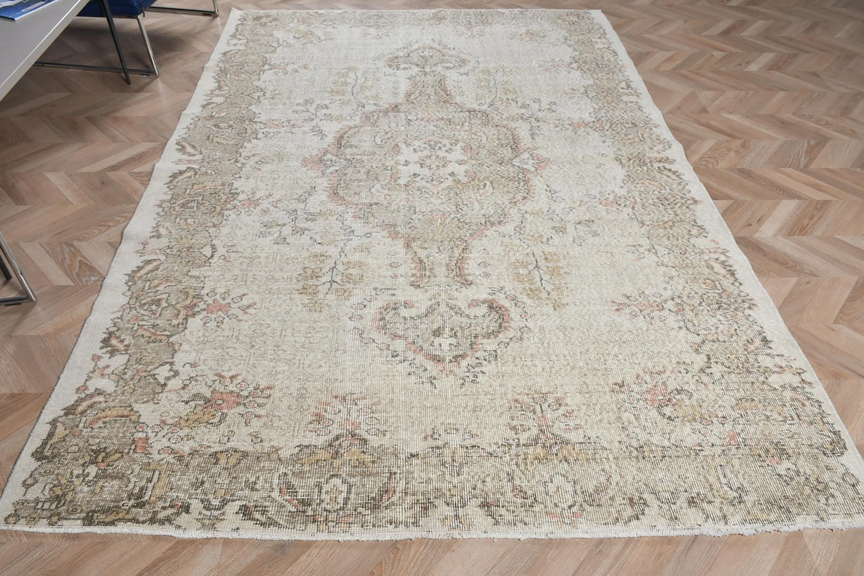 Türk Halısı, Büyük 6.3x9.1 ft Halı, Beyaz İkat Halı - 1