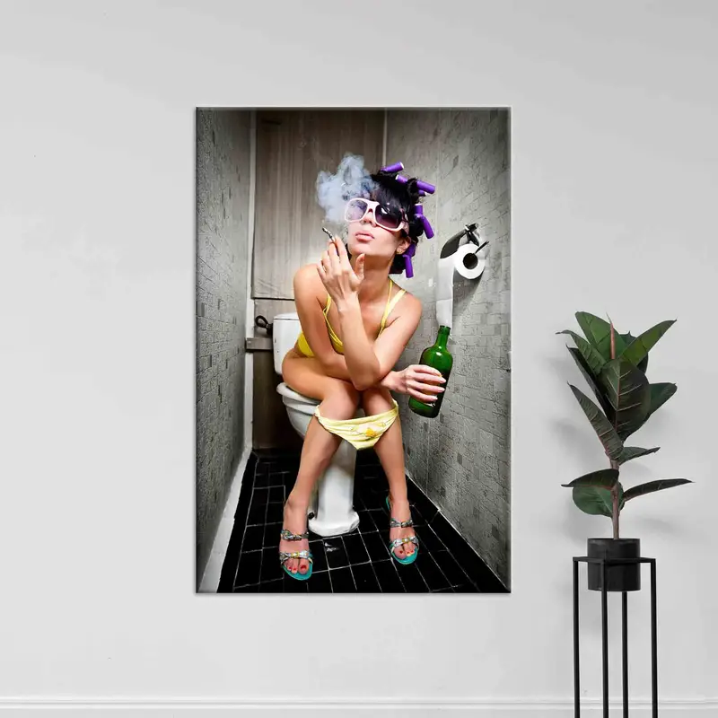 Schicke Leinwand: Rauchende Frau, trinkende Frau, elegante Badezimmerszene