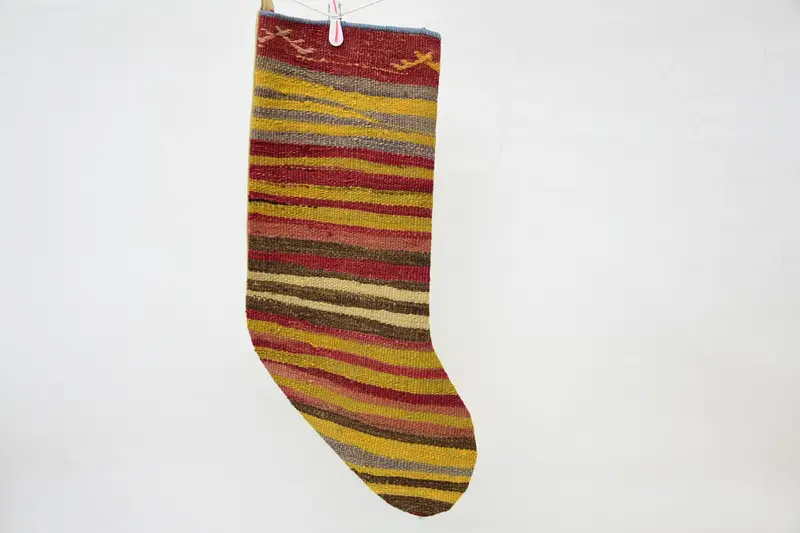 Şenlikli Kırmızı ve Sarı Noel Çorabı, 14 İnç Süs Çorabı