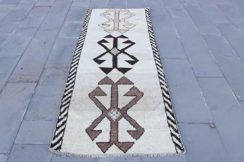 Vintage Herki Rug 3x8.6 ft, White Brown Wool Turkish Rug - 1