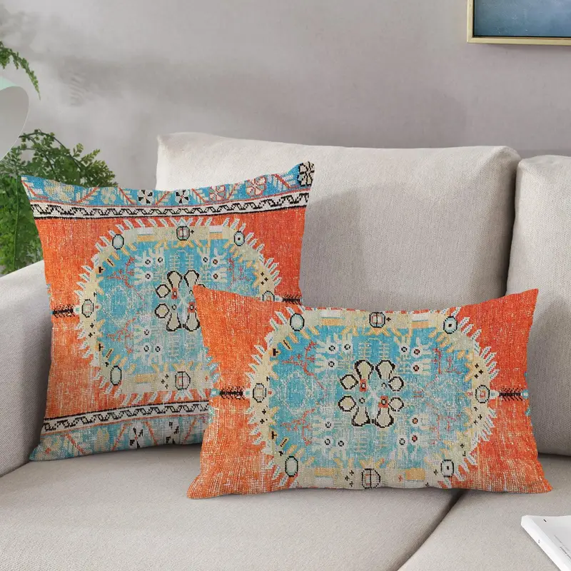 Ethnisch bedrucktes Kissen in Orange und Grün: Individuelles Lendenwirbeldesign