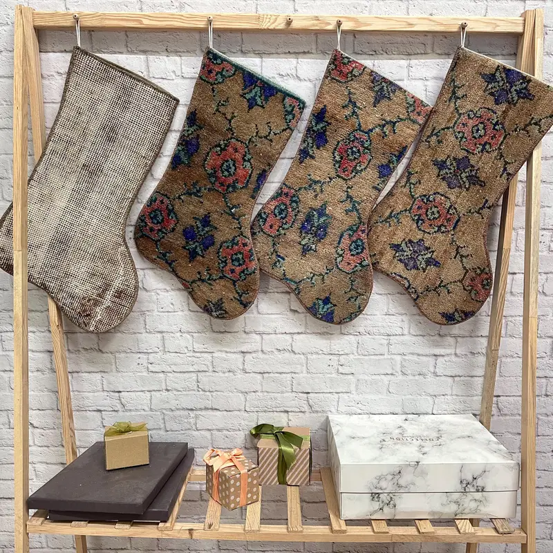 Gri ve Pembe Noel Süs Çorabı, 8 İnç Geniş Şenlik Çorabı