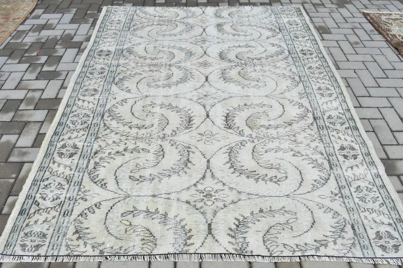 6x7,7 ft Teppich, großer türkischer Teppich, grauer Oushak-Teppich mit Tiermuster - 1