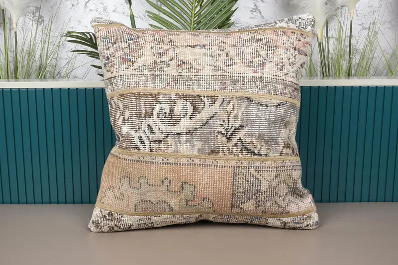 İşlemeli Bej & Kahverengi Patchwork Kırlent, Vintage Kilim Yastık